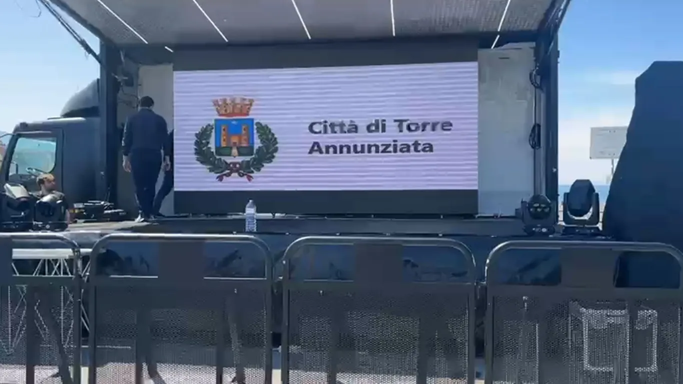 Torre Annunziata trattiene il respiro: il sogno Lega Pro passa da una domenica storica