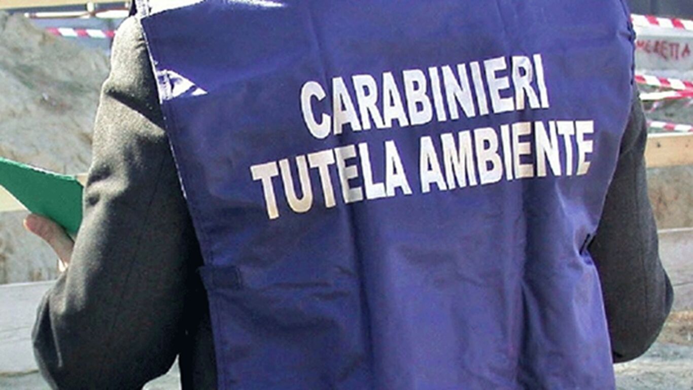 Torre Annunziata, sequestrati due cantieri navali: “Scarichi abusivi e rischi per il Sarno”