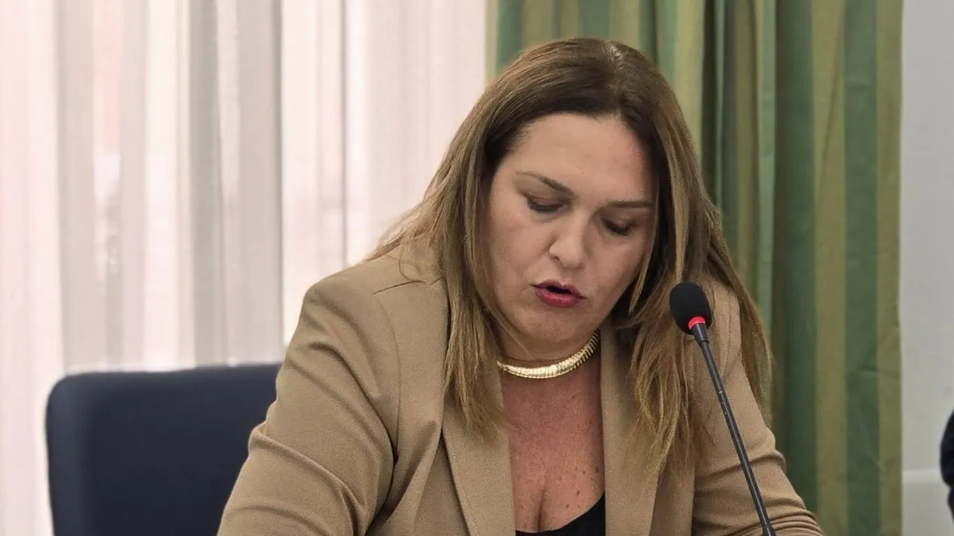 Torre Annunziata, la maggioranza si compatta attorno a Cuccurullo: solidarietà anche dalla vicesindaco