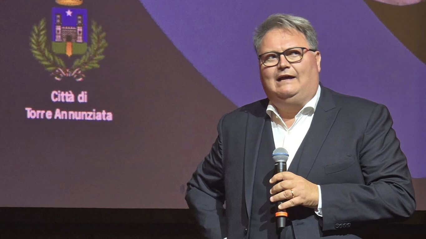 Torre Annunziata tra dimissioni, solidarietà e piazza: la crisi diventa una battaglia politica