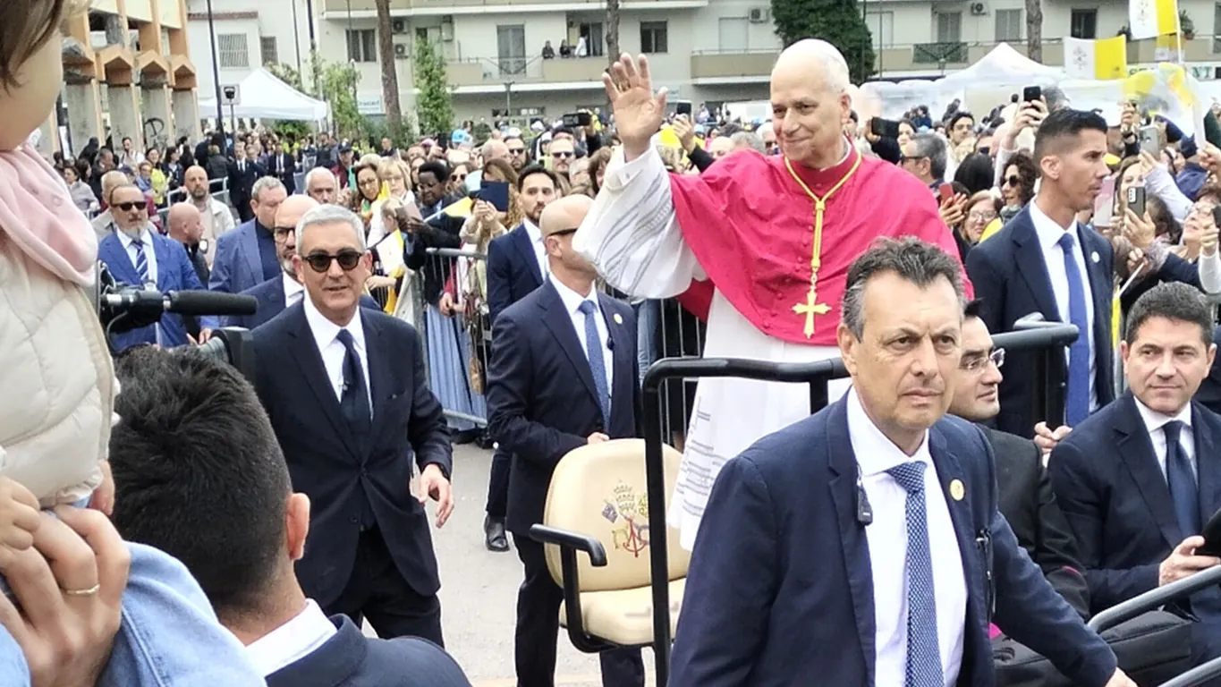Papa Leone XIV a Pompei: migliaia di fedeli accolgono il Pontefice al Santuario