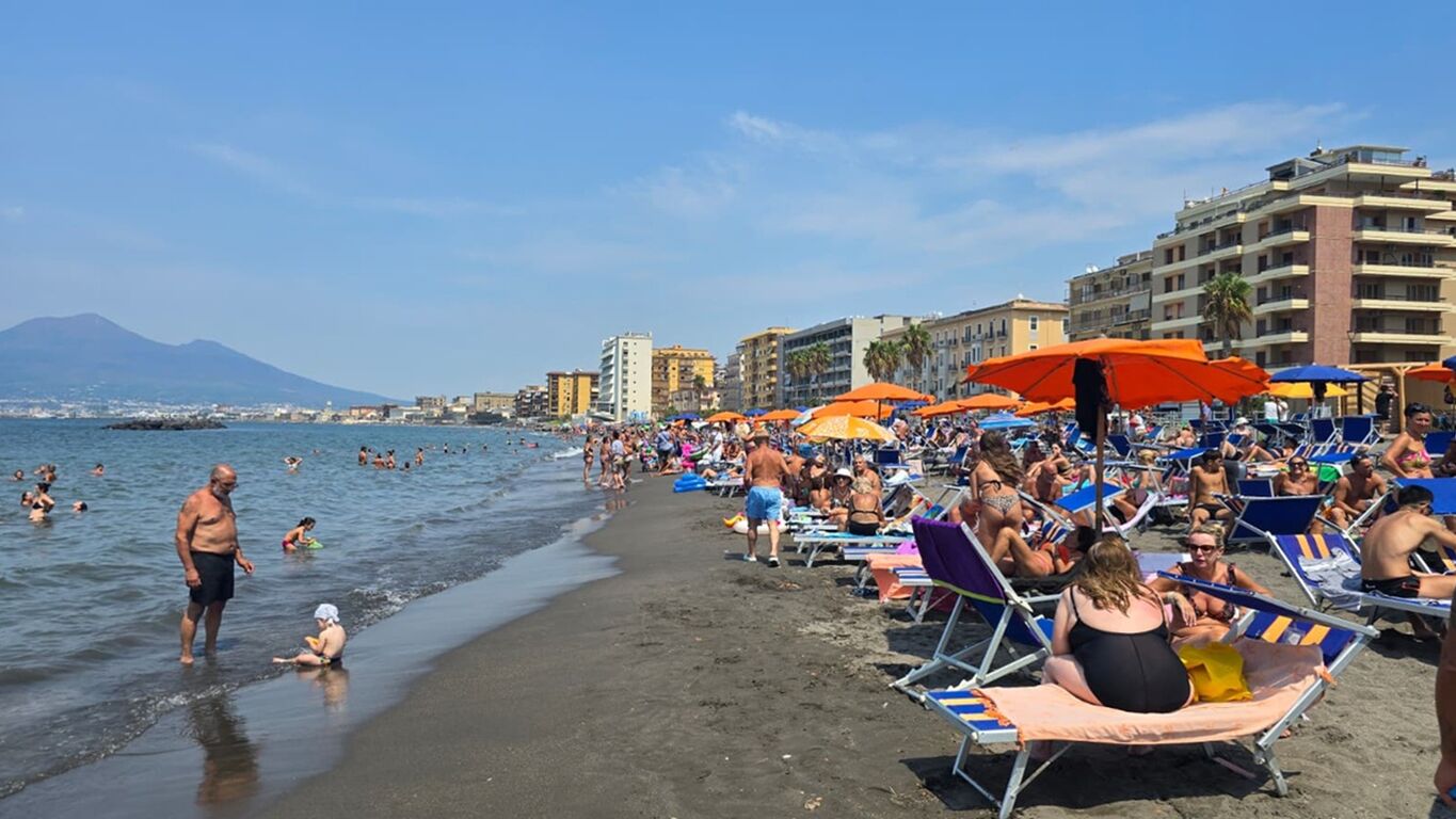 Castellammare, mare balneabile anche all'ex Cartiera: tutta la costa promossa dall'Arpac