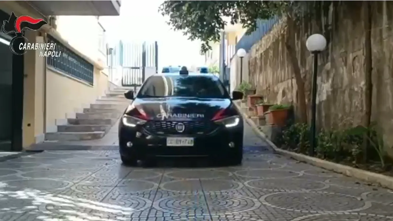 Boscoreale, tentò furti in casa e travolse un disabile durante la fuga: arrestato 22enne serbo a Fiumicino