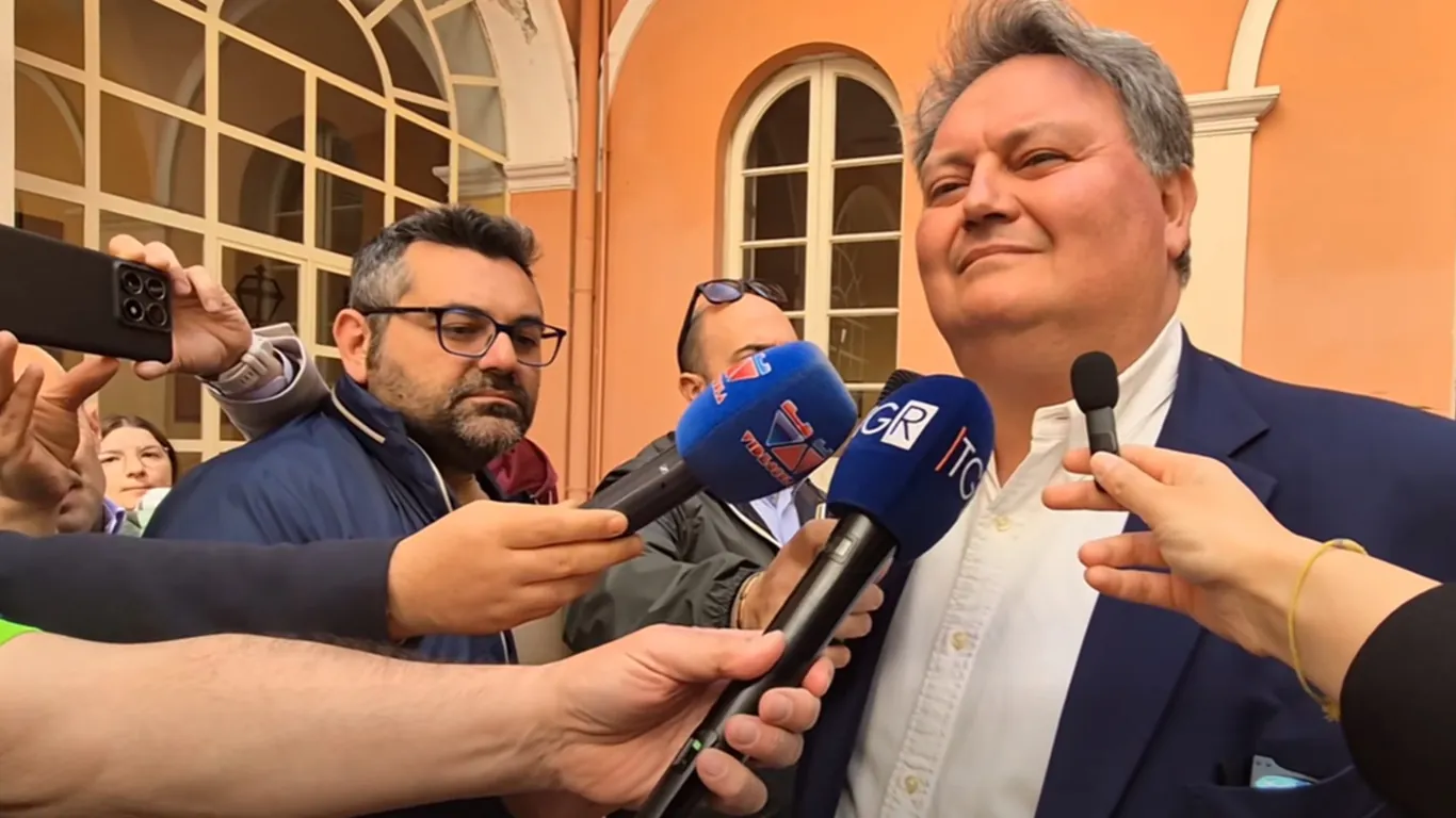 Torre Annunziata, Cuccurullo dopo la piazza: “Le dimissioni restano, serve un chiarimento con il procuratore”