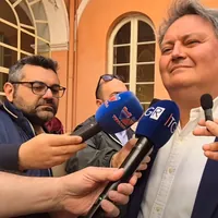 Torre Annunziata, Cuccurullo dopo la piazza: “Le dimissioni restano, serve un chiarimento con il procuratore”