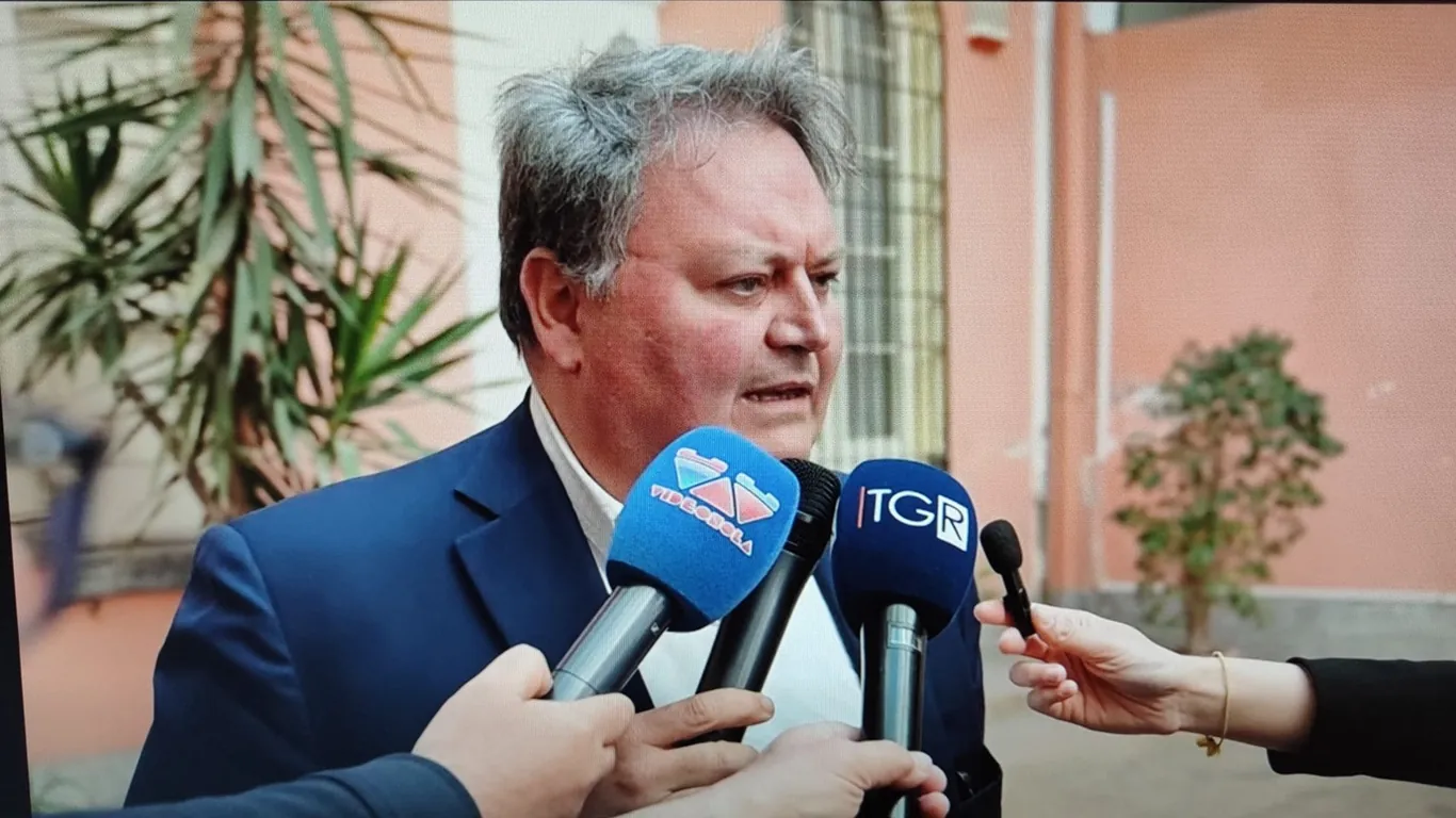 Torre Annunziata, la piazza di Cuccurullo tra difesa politica e nodi irrisolti