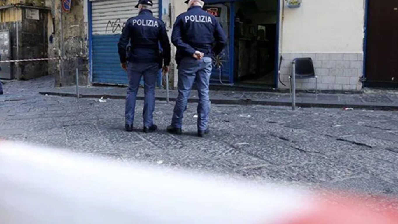 Lite tra ragazzini in centro a Napoli, accoltellato 14enne: 15enne fermato per tentato omicidio