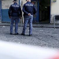 Lite tra ragazzini in centro a Napoli, accoltellato 14enne: 15enne fermato per tentato omicidio