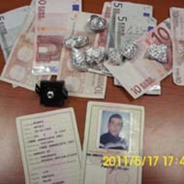 Pregiudicato arrestato per spaccio di droga in via Sanbuco