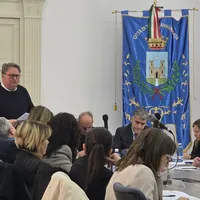 Torre Annunziata, la maggioranza trema: cresce la pressione su Cuccurullo per il ritiro delle dimissioni