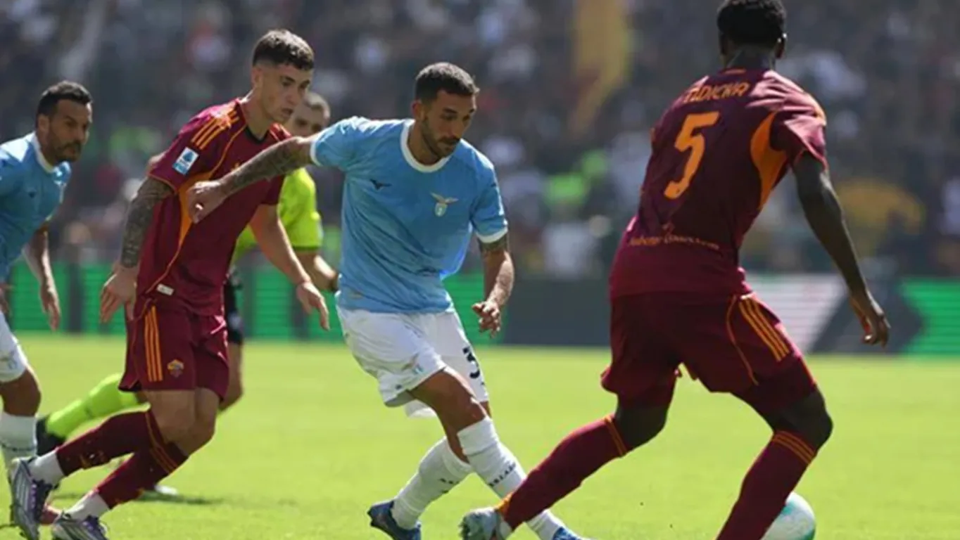 Il derby Roma-Lazio slitta a lunedì 18 maggio, si giocherà alle 20.45