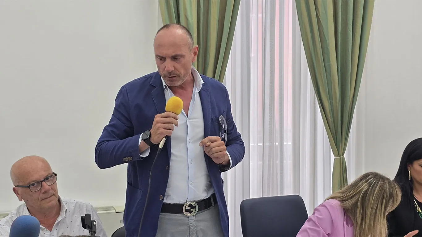 Torre Annunziata, si dimette anche il consigliere Maurizio Palumbo: “Quadro allarmante, impossibile continuare”