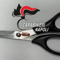 Napoli, accoltella la moglie con un paio di forbici dopo una lite: arrestato 66enne