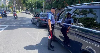 Cocaina in auto sulla costiera, arrestati un 34enne di Pompei e una 29enne