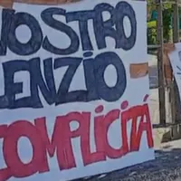 Topi fuori al liceo Nobel, studenti in protesta a Torre del Greco