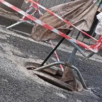 Torre del Greco, liquami dai tombini davanti a Villa Macrina: traffico in tilt