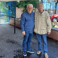 Torre Annunziata, dopo cinquant'anni si ritrovano davanti al mare della loro giovinezza