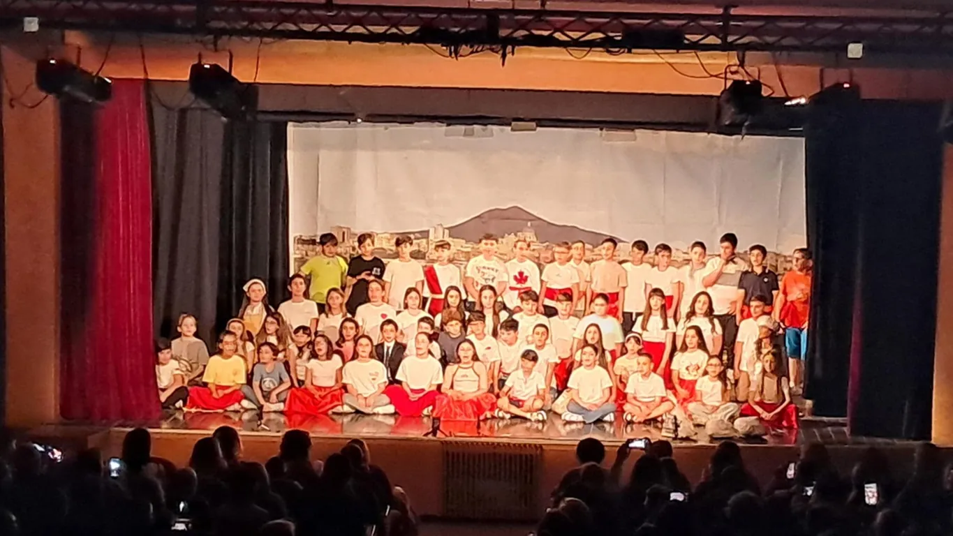 “Torre Annunziata, tra sogno e realtà”: gli alunni dell'I.C. Alfieri emozionano il teatro Karol