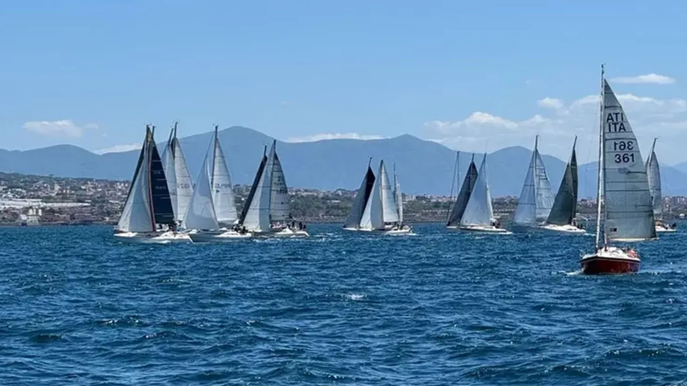 Torre del Greco, torna “Sulle rotte dei Borbone”: vela e legalità protagoniste nel golfo