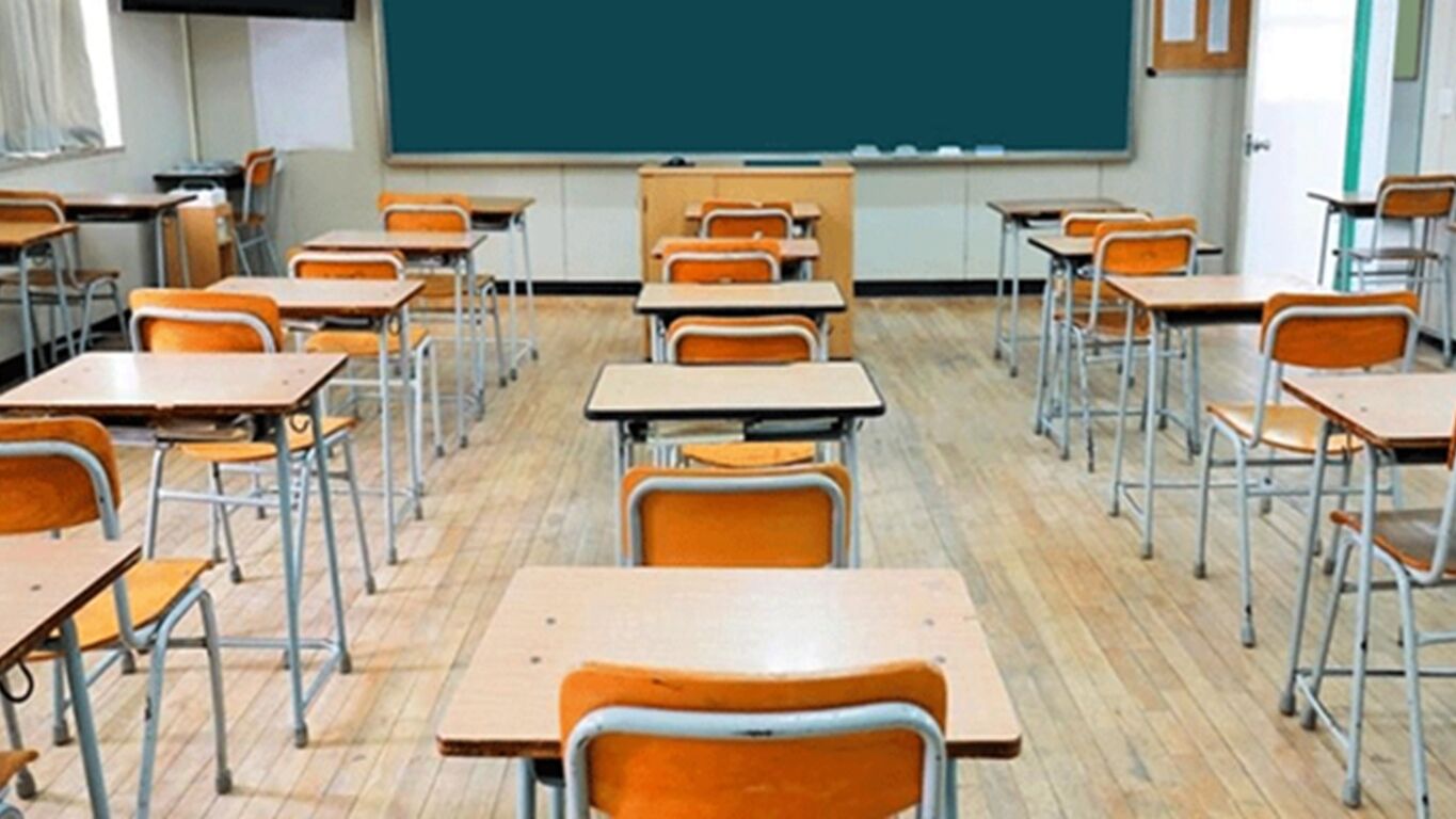 Boscoreale, insegnante aggredita a scuola: choc nel plesso di via De Falco