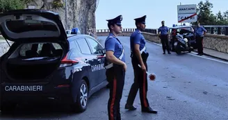 Capri, aggredisce la compagna e incendia la divisa da lavoro: arrestato un 31enne