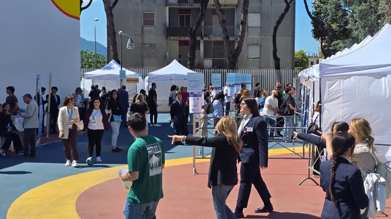 Torre Annunziata, in 700 al Recruiting Day tra colloqui e nuove opportunità di lavoro