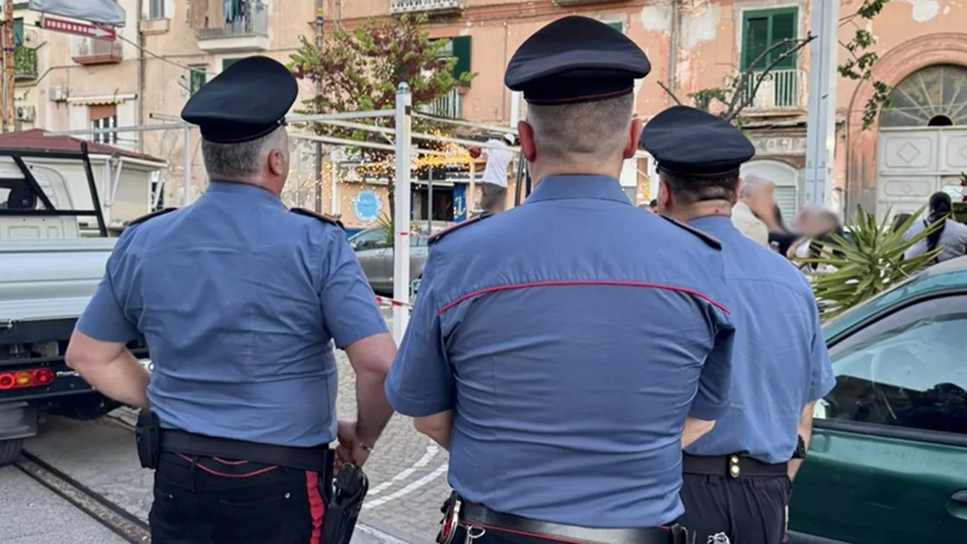 Castellammare, controlli a tappeto: gazebo abusivi, lavoratori in nero e slot manomesse