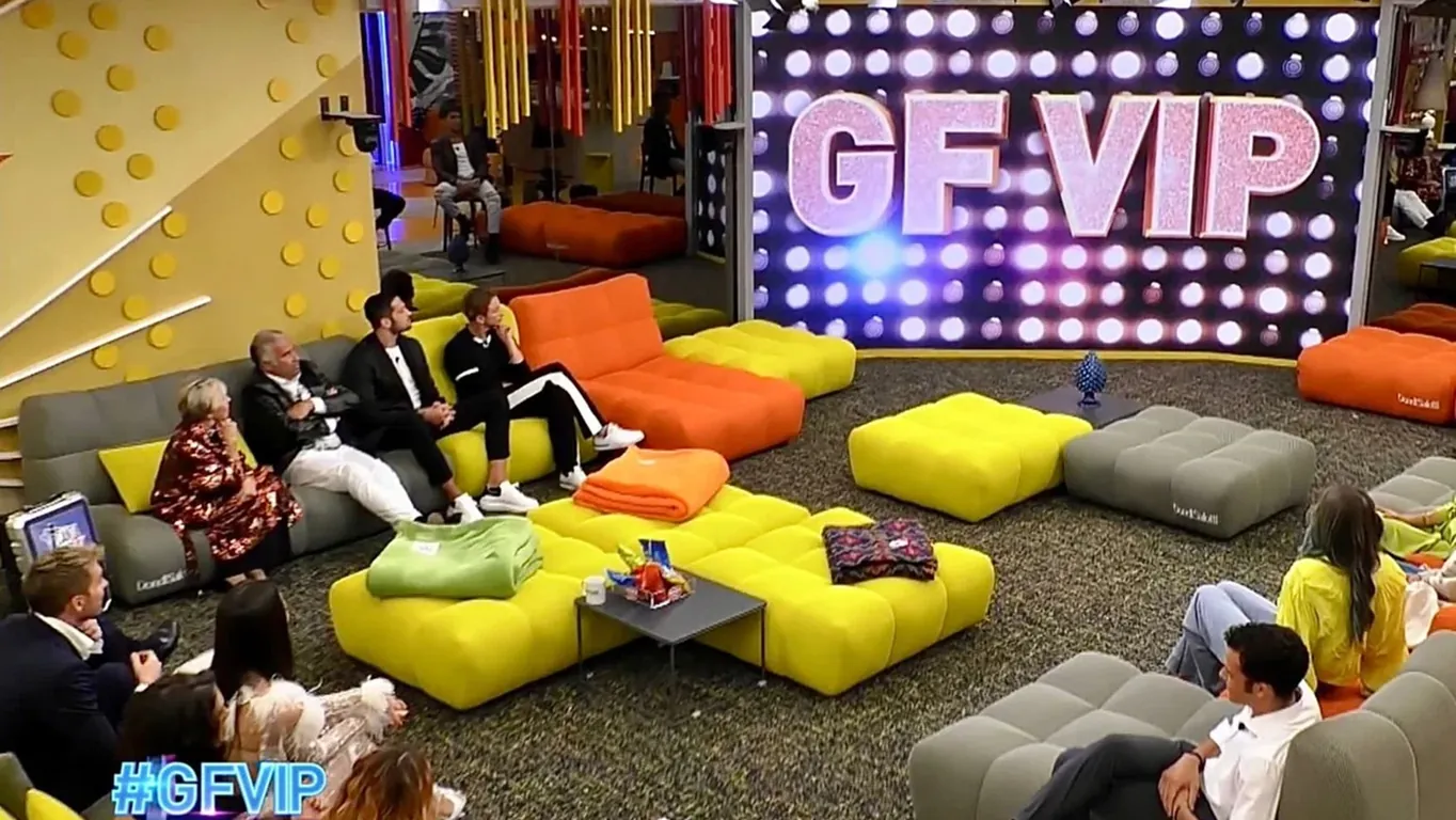GF Vip, ex vippone svela un retroscena shock: "Mi hanno proposto una finta relazione in Casa"