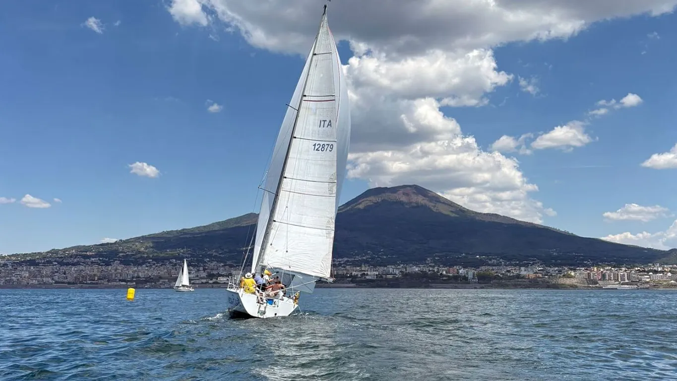 “Sulle rotte dei Borbone”, trionfo del Circolo Nautico Torre del Greco