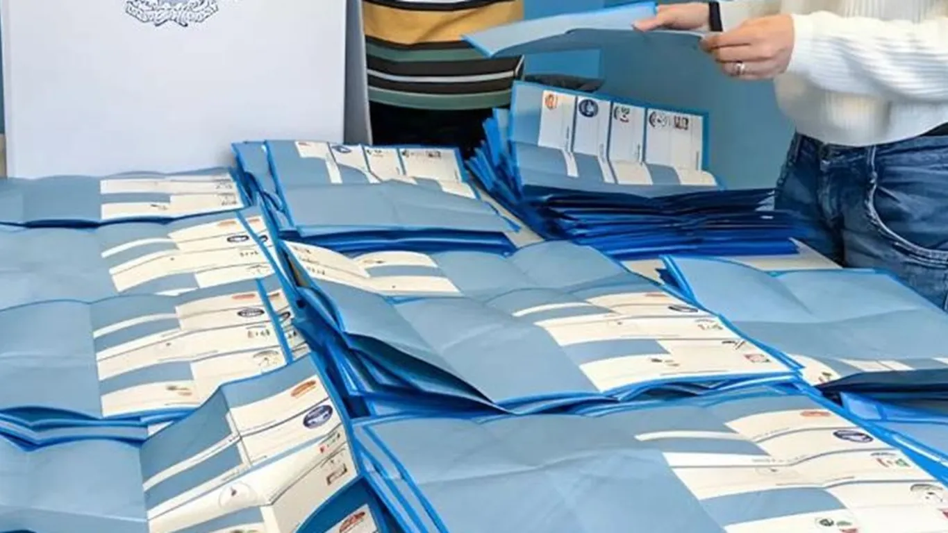 Elezioni amministrative 2026, centrodestra avanti a ad Arezzo, Reggio Calabria e Venezia. Trionfo di De Luca a Salerno