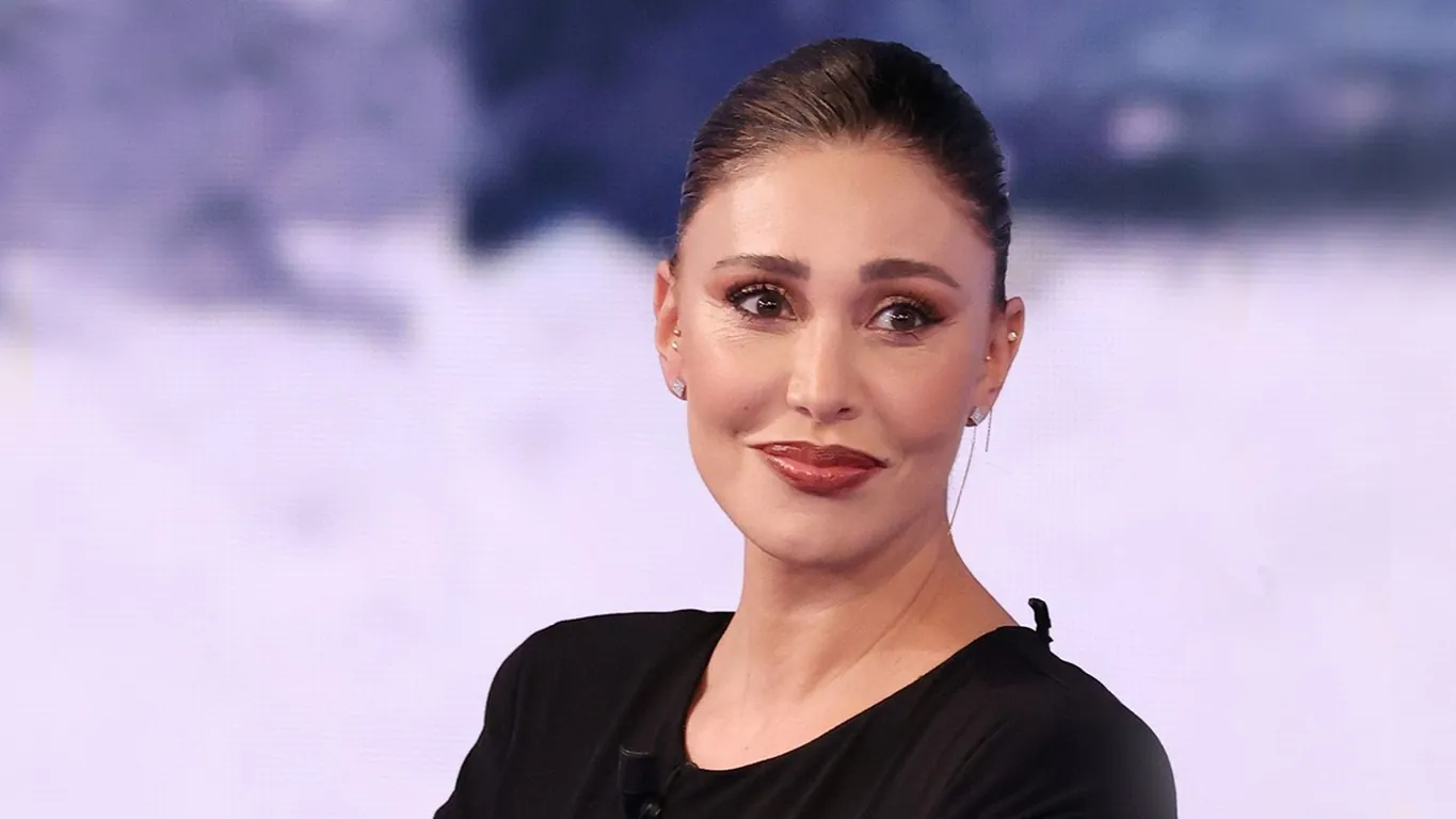 “Aiuto”, le urla di Belén Rodriguez e l'allarme dei vicini: la showgirl ricoverata in ospedale