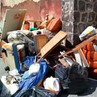 Via Carlo Poerio trasformata in discarica di rifiuti ingombranti