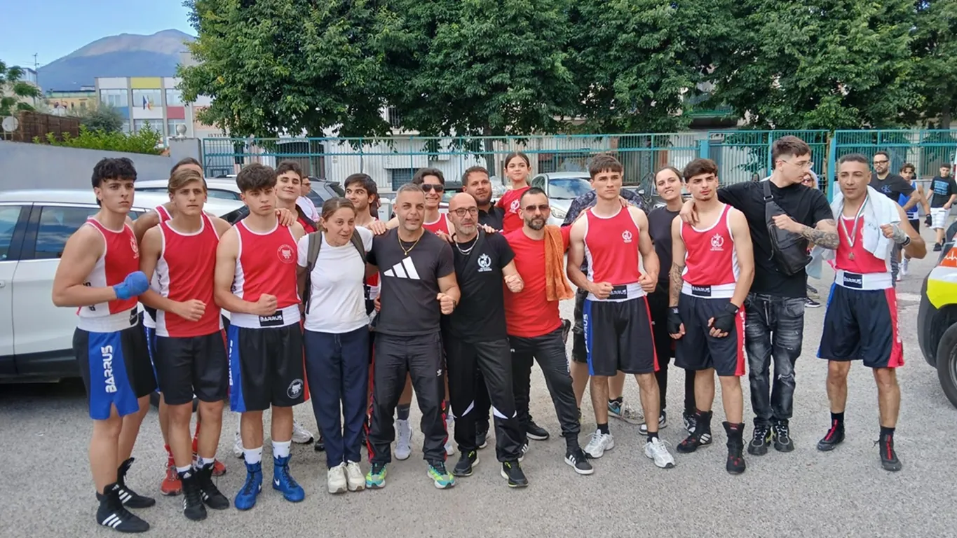 Torre Annunziata, spettacolo al 10° Trofeo AUSE: boxe e danza aerea conquistano il pubblico