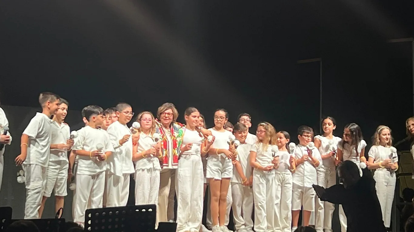 Torre Annunziata, “Destinazione Cuore”, emozioni e talento sul palco dell'IC Pascoli-Siani
