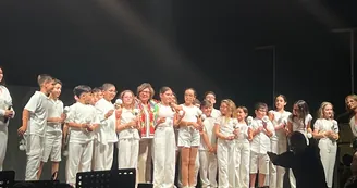 Torre Annunziata, “Destinazione Cuore”, emozioni e talento sul palco dell'IC Pascoli-Siani
