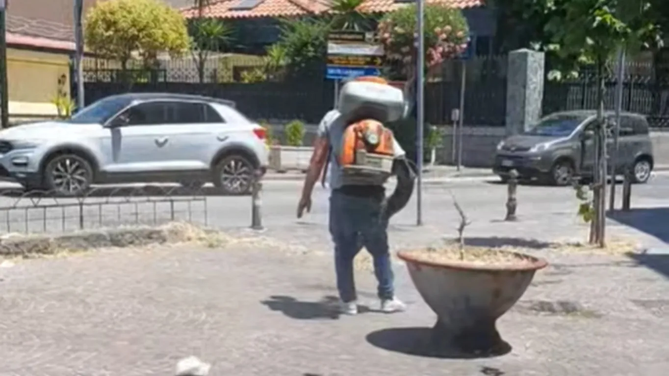Torre Annunziata, piazza Imbriani: il decoro affidato ai privati