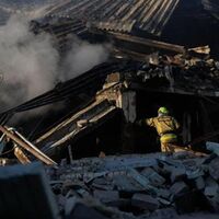 Ucraina, massiccio attacco russo nella notte: diversi morti e oltre 100 feriti, colpita Kiev