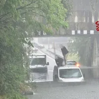 Vento e nubifragi, maltempo colpisce il Nord e ora è allerta anche al Centro-Sud