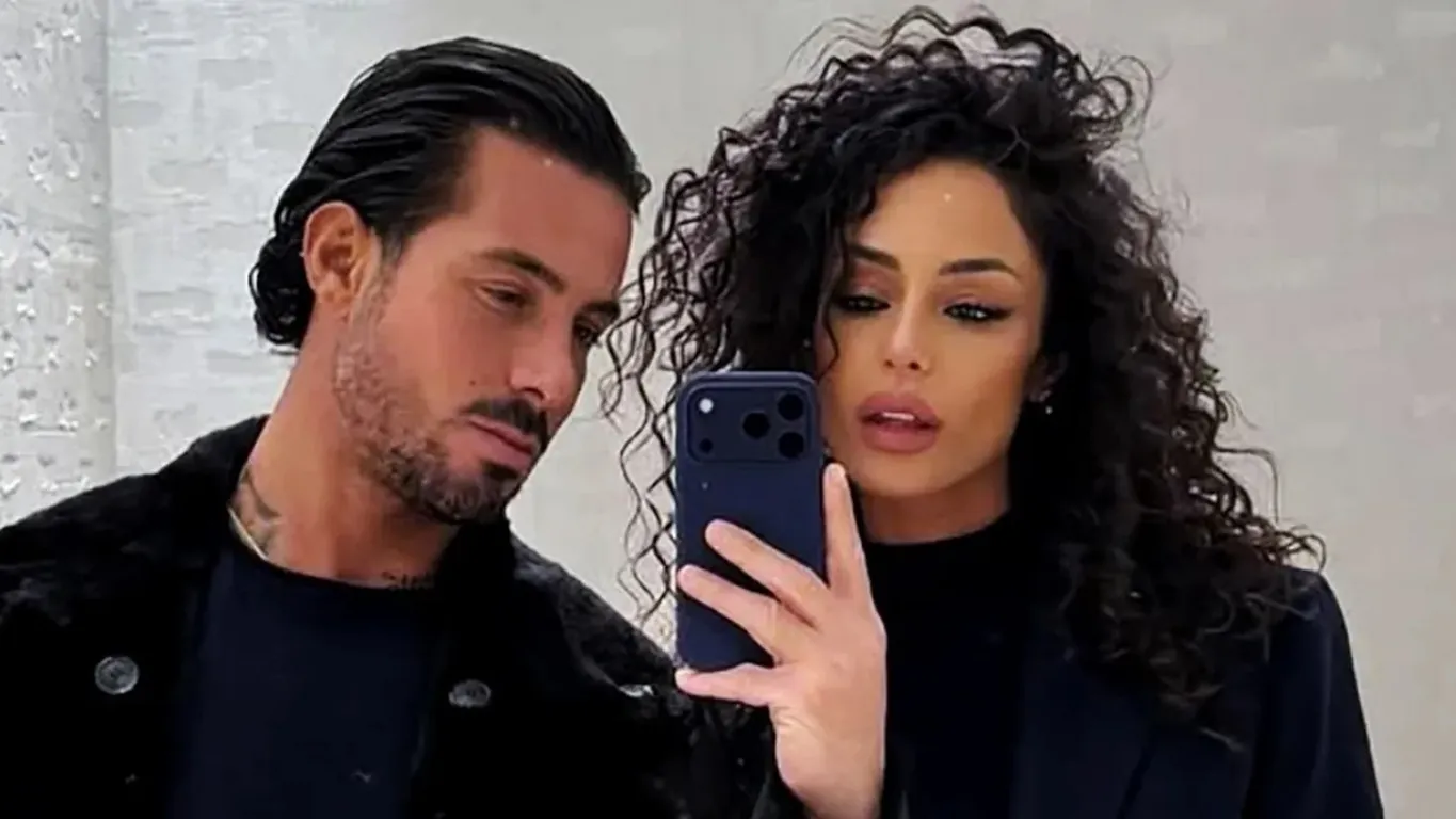 Raffaella Fico e Armando Izzo, ritorno di fiamma in Costiera Amalfitana: baci e passione tra i due