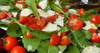 Involtini di tacchino con rucola, pomodorini e scaglie di grana