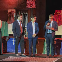 Massimiliano Gallo con "Lettera ad Eduardo" commuove il Teatro Grande tra arte, musica e solidarietà