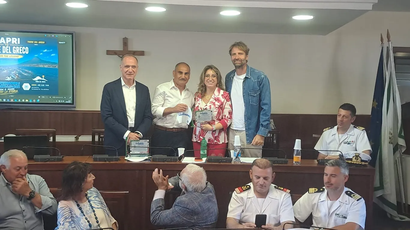 Capri-Torre del Greco, la sfida sotto al Vesuvio: 25 atleti tenuta a battesimo da Rosolino