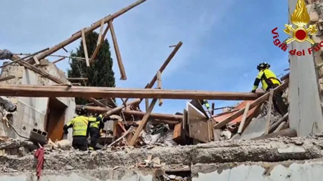Crolla palazzina a Porto Sant'Elpidio, un morto e due feriti: si cerca donna dispersa