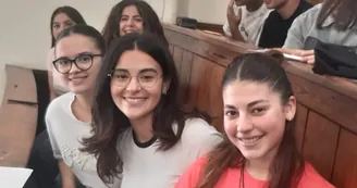 Torre Annunziata – Emozione e determinazione per le studentesse del Pitagora-Croce alla Certificazione Linguistica di Latino