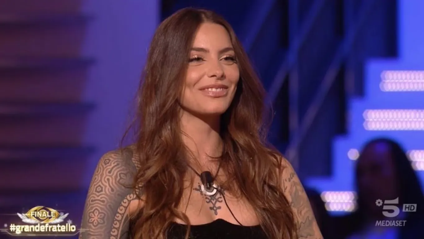 Grande Fratello, Anita Mazzotta replica ad un commento orribile su sua madre: "Fate schifo!"
