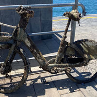 Torre del Greco, recuperata dal mare una e-bike scomparsa: sorpresa durante la pulizia dei fondali