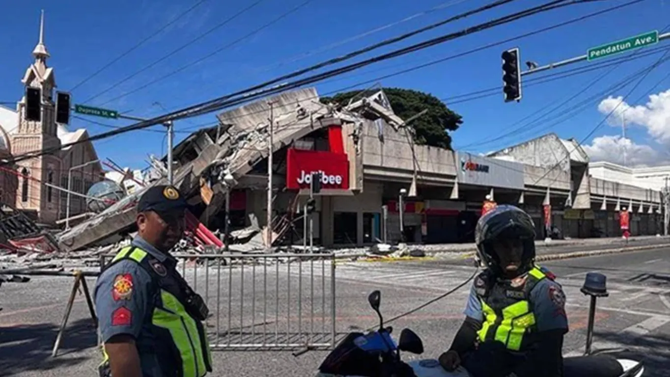Terremoto magnitudo 7.8 nelle Filippine, 15 morti e oltre 100 feriti: scatta allarme tsunami