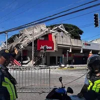 Terremoto magnitudo 7.8 nelle Filippine, 15 morti e oltre 100 feriti: scatta allarme tsunami