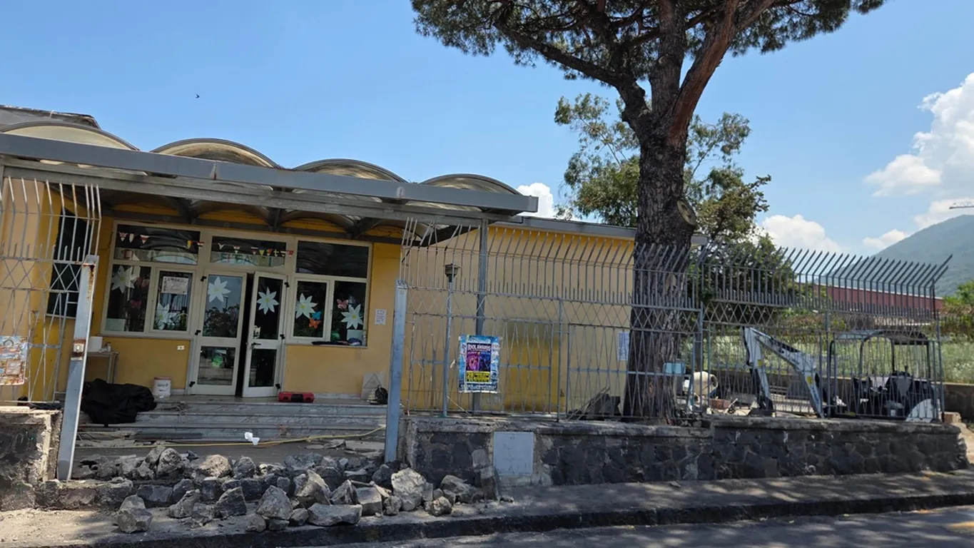 Pollena Trocchia, al via i lavori nella scuola San Gennariello: più sicurezza per gli studenti