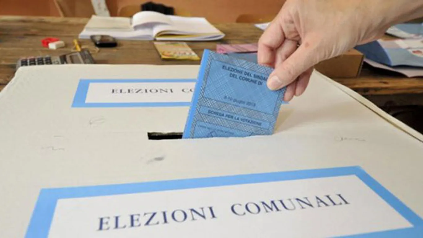 Ballottaggi in Campania, crolla l'affluenza: meno elettori al voto in tutti i 10 comuni